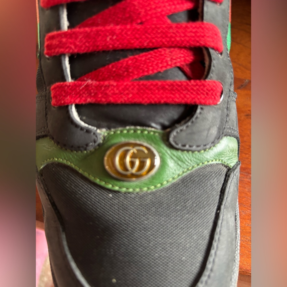 Gucci Men's Black and Green Sneakers with Red Accents - Picture 5 of 13